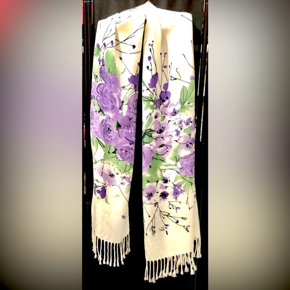 SHAWL/SCARF white with floral design extra long and fringed size 27 x 69 NWOT - Picture 12 of 13